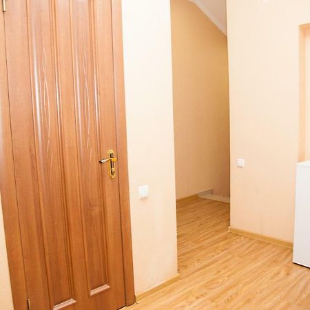 Semi-Luxury Apartment On Zhukovskogo Street 57 Zaporizhia エクステリア 写真