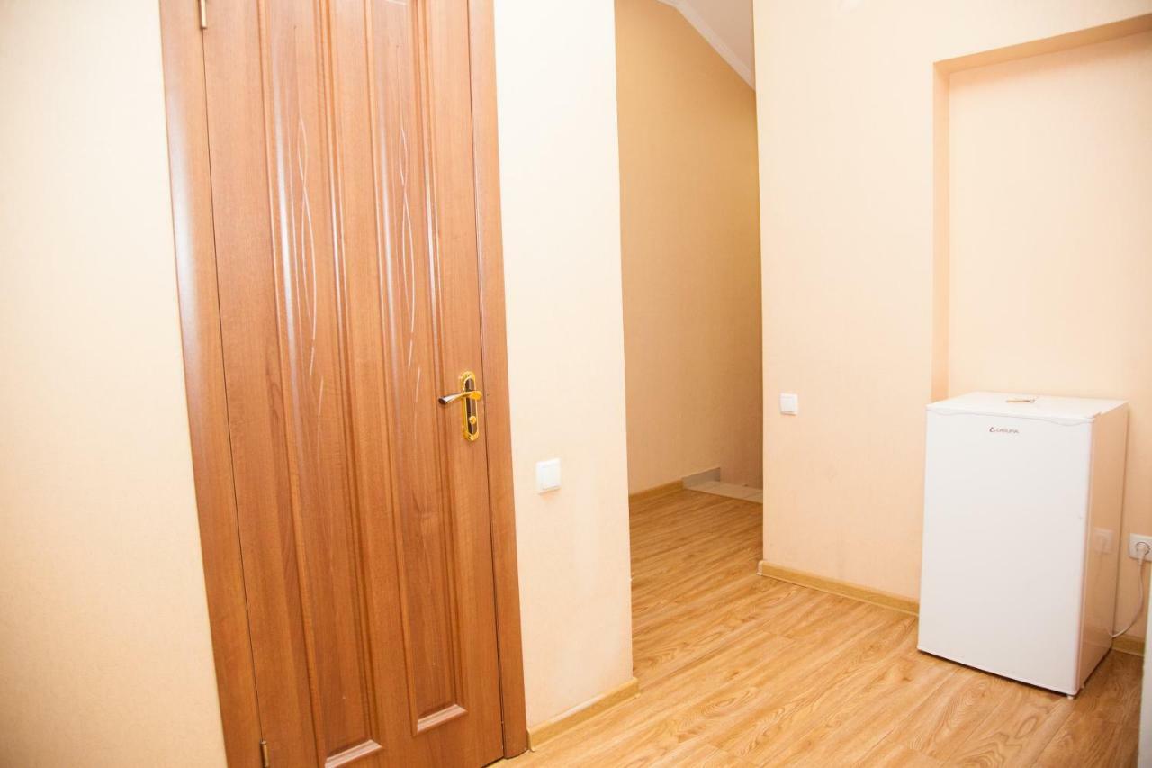 Semi-Luxury Apartment On Zhukovskogo Street 57 Zaporizhia エクステリア 写真