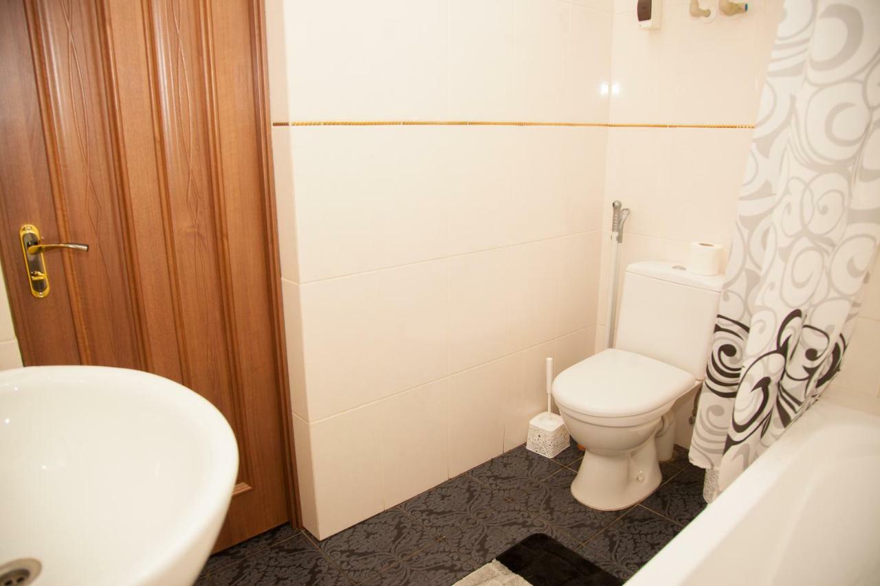 Semi-Luxury Apartment On Zhukovskogo Street 57 Zaporizhia エクステリア 写真