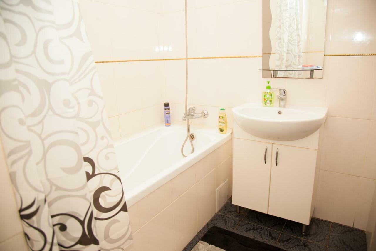 Semi-Luxury Apartment On Zhukovskogo Street 57 Zaporizhia エクステリア 写真