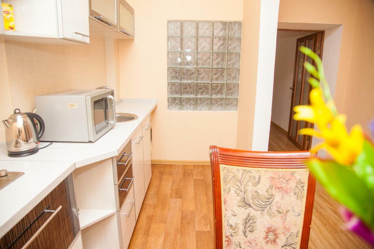 Semi-Luxury Apartment On Zhukovskogo Street 57 Zaporizhia エクステリア 写真