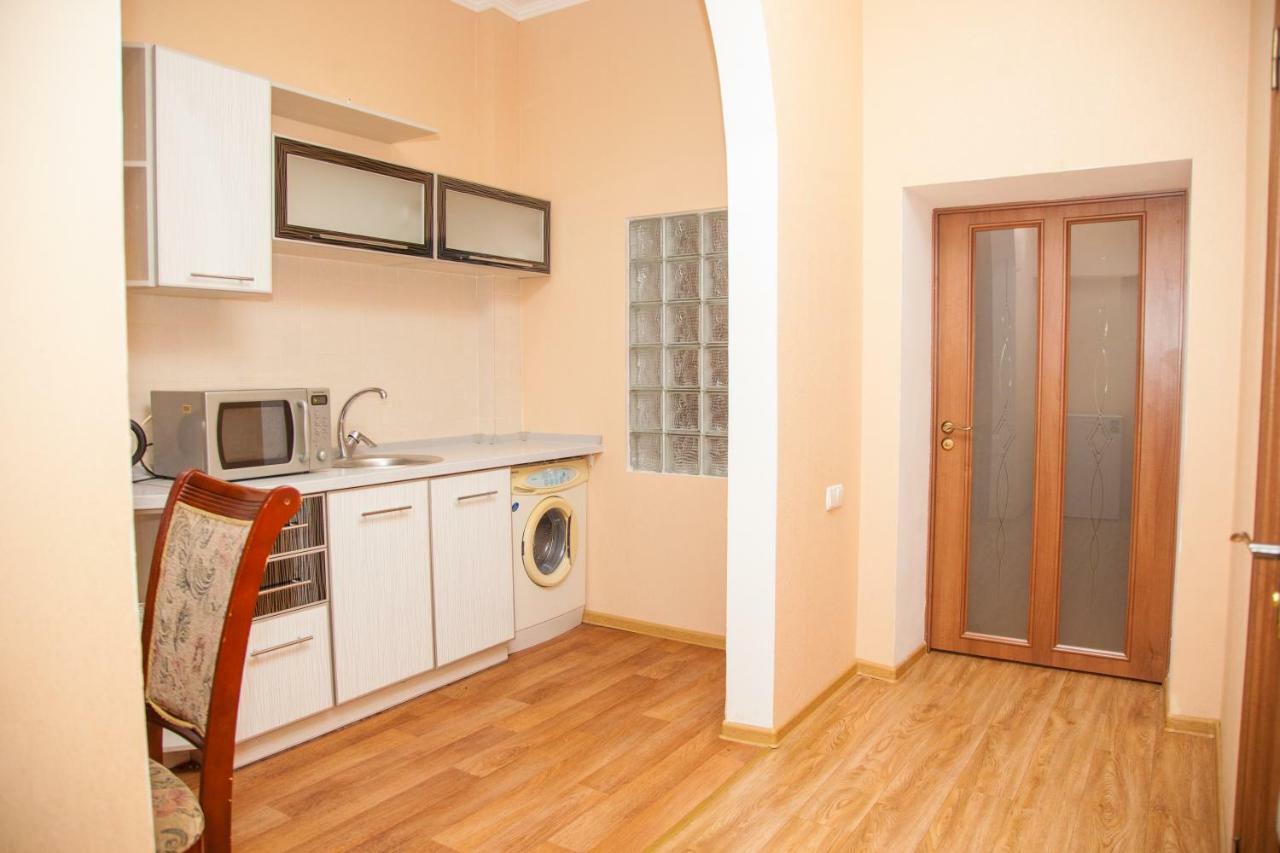 Semi-Luxury Apartment On Zhukovskogo Street 57 Zaporizhia エクステリア 写真
